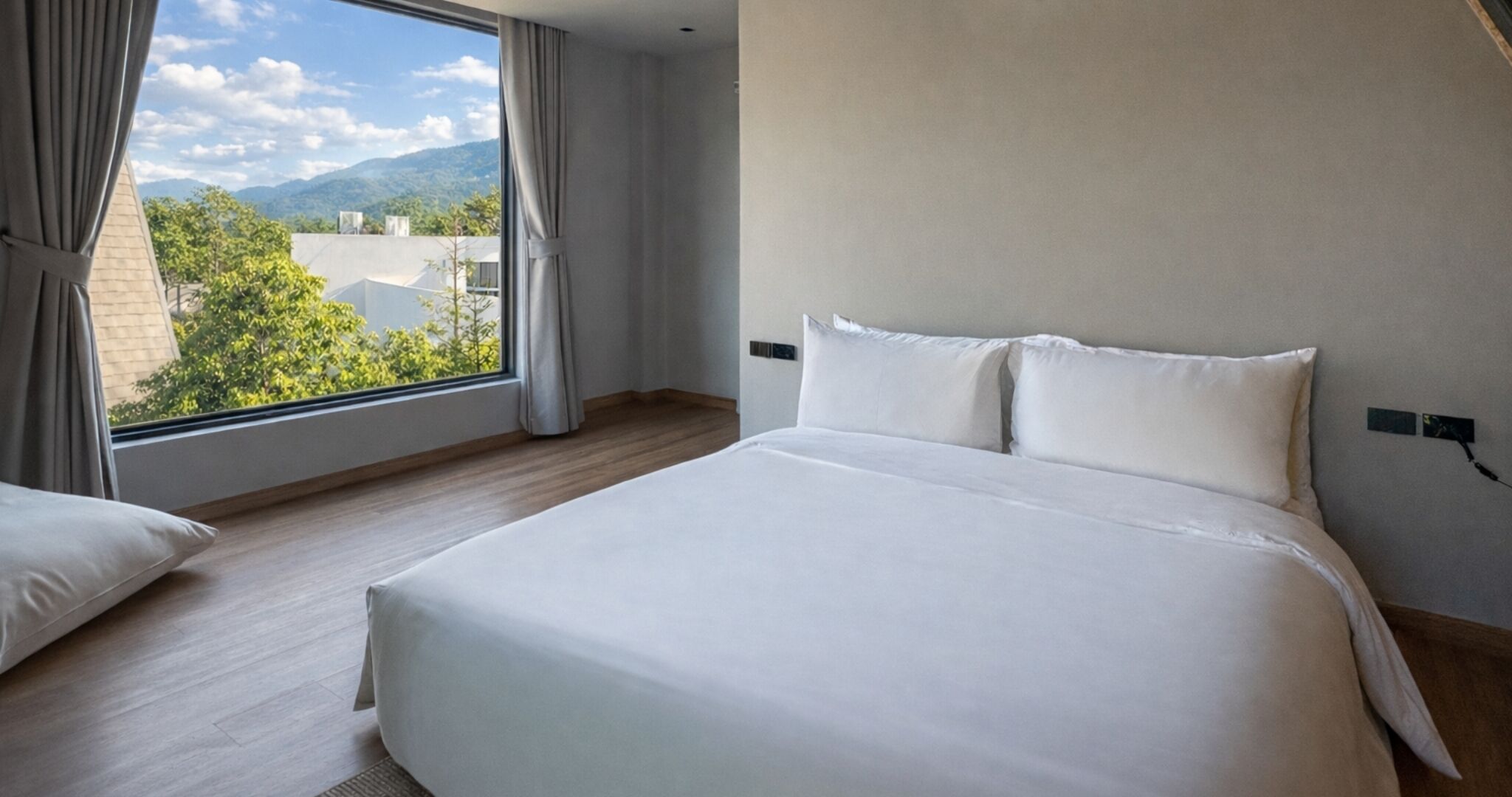 Standard-Villa, Balkon, Gartenblick