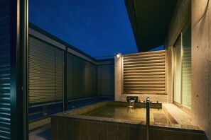 Suite | Baño | Tina y regadera independientes, secadora de cabello, pantuflas, toallas 