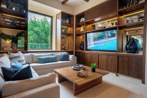 TV, stereo, offices - Rise and Dive - 3BR -  Beach Front Private Terrace (Isla Mujeres)