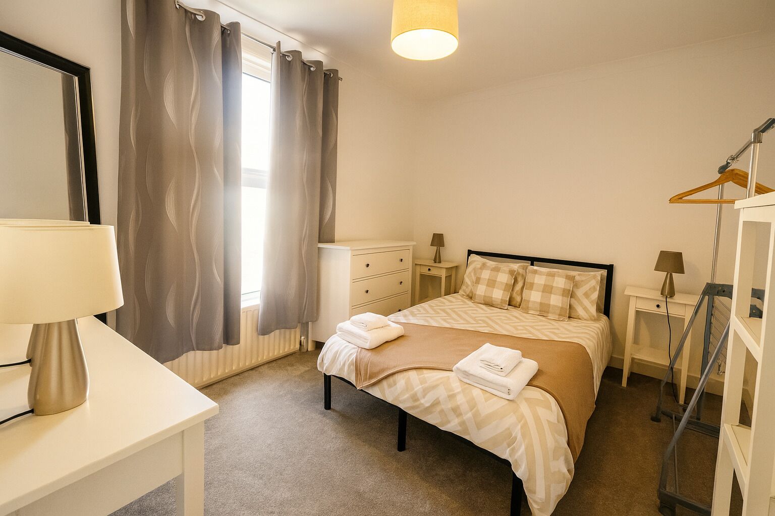 2 chambres, fer et planche à repasser, Wi-Fi gratuit, draps fournis