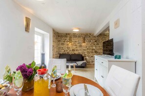 Interior - Holiday home with private swimming pool (Brzac)