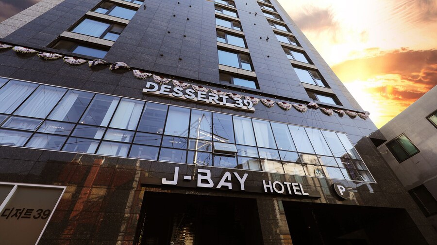 J-Bay Tourist Hotel