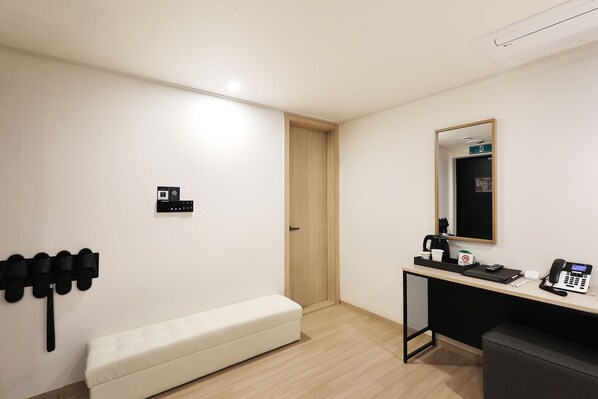 Superior Double Room | Interior -  J-Bay Tourist Hotel  (Seoul)