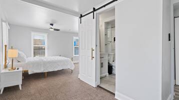 4 habitaciones, tabla de planchar con plancha, wifi y ropa de cama