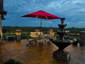 Outdoor dining -  Secluded country home overlooking like Winnebago (Chilton)