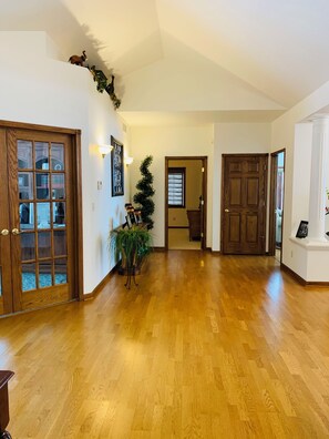 Lobby -  Secluded country home overlooking like Winnebago (Chilton)