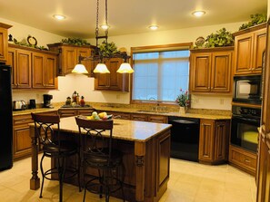 Private kitchen -  Secluded country home overlooking like Winnebago (Chilton)