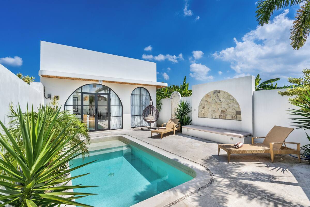 Deluxe Villa, Pool View | Laptop workspace, iron/ironing board (on request), cots/infant beds