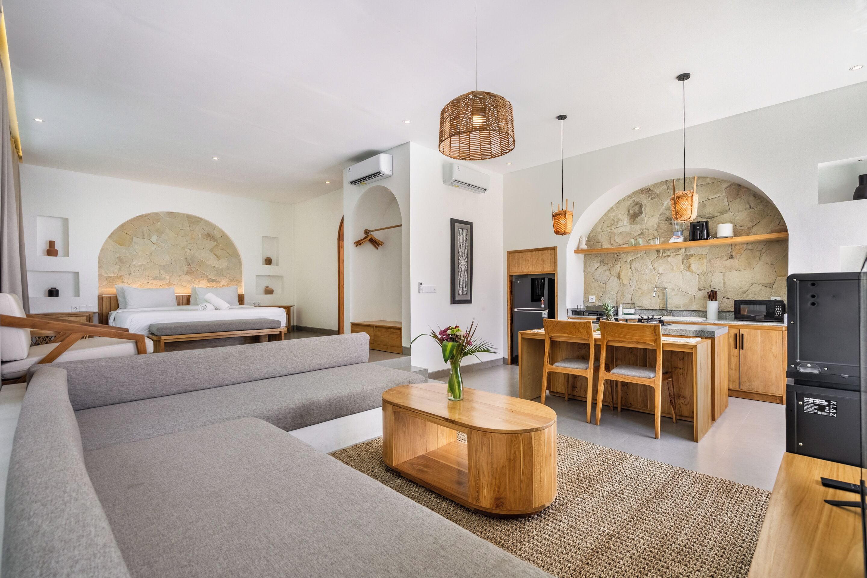 Superior Villa, Balcony, Pool View | Living area