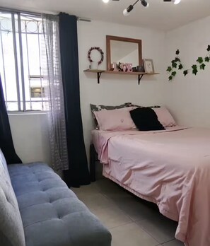 2 habitaciones, tabla de planchar con plancha, wifi y ropa de cama 