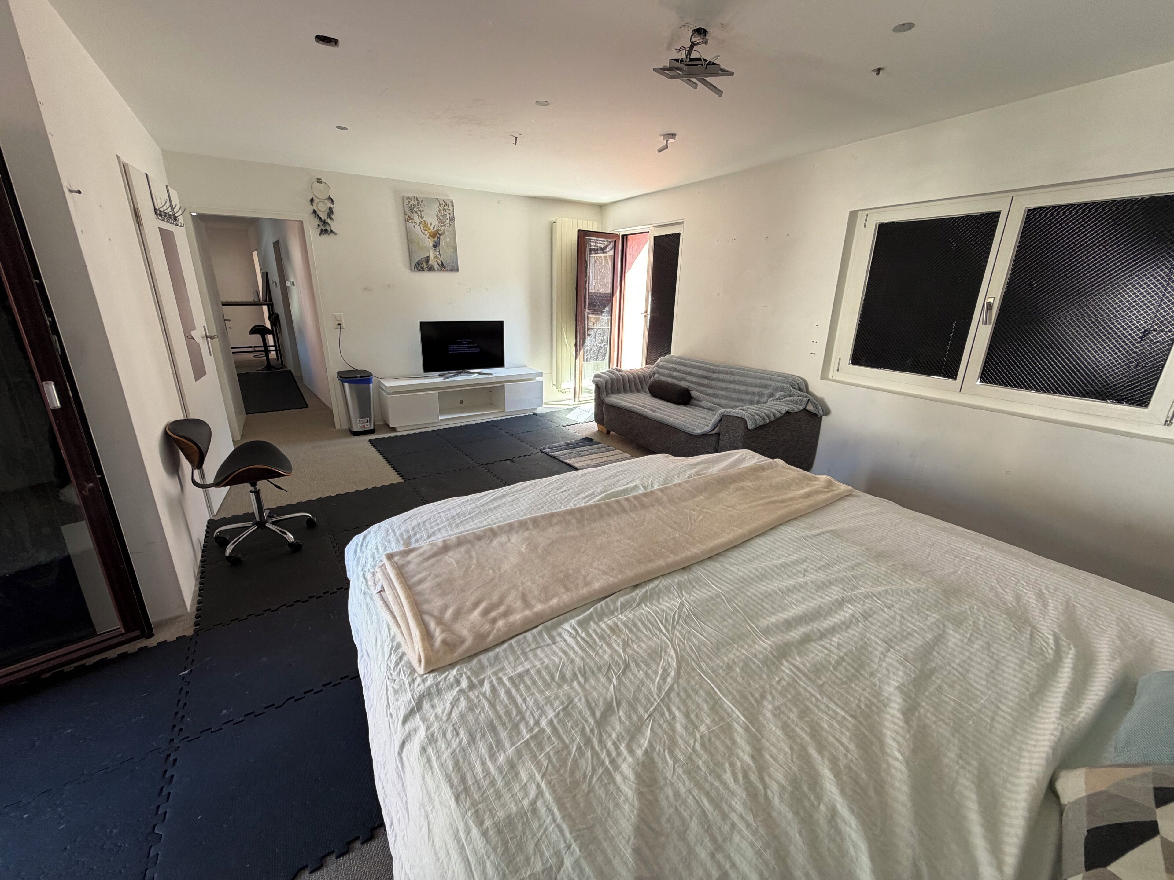3 bedrooms, iron/ironing board, free WiFi, bed sheets