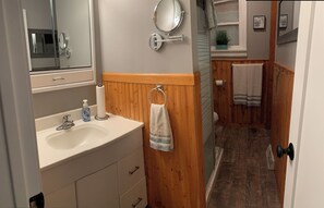 Dusche, Handtücher, Seife, Toilettenpapier