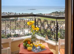 Outdoor dining - Sunset apartment with balcony (Porto Cesareo)