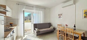 TV - Holiday flat with balcony (Šilo)