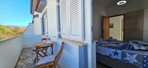 Outdoor dining - Holiday flat with balcony (Šilo)