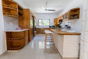 Private kitchen - Spacious And Bright | Terrace | BBQ (Margate)