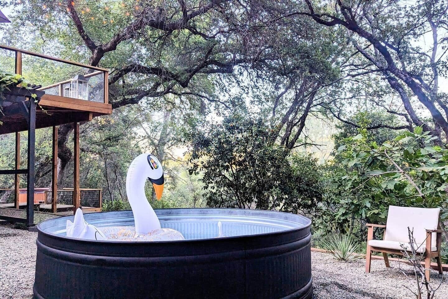 Outdoor spa tub