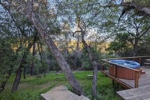 Terrace/patio - Skog Dom | Retreat in the Trees | Hot Tub | Auburn (Placer County)