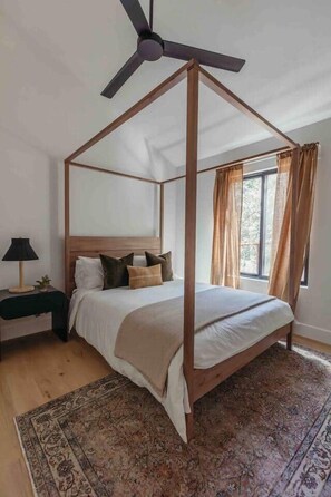 4 habitaciones, tabla de planchar con plancha, wifi y ropa de cama 