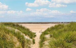 A beach path leading to a sandy beach with dunes on either side. - Domaine de la Venerie (MOYON VILLAGES)