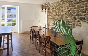 Dining - Domaine de la Venerie (MOYON VILLAGES)