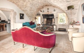 TV - Maison avec piscine privée (Clansayes)