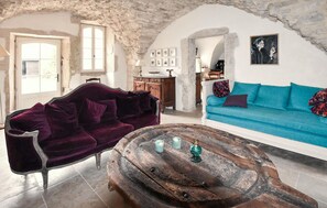 TV - Maison avec piscine privée (Clansayes)