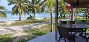 Outdoor dining - 3 Bedroom, 2 Bathroom Beachfront Villa, Restaurants Within Walking Distance (Vaitupa)