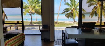 3 Bedroom, 2 Bathroom Beachfront Villa, Restaurants Within Walking Distance