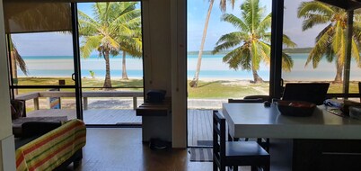 3 Bedroom, 2 Bathroom Beachfront Villa, Restaurants Within Walking Distance