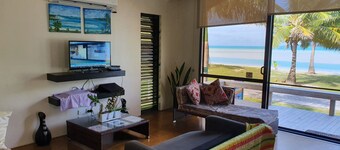 3 Bedroom, 2 Bathroom Beachfront Villa, Restaurants Within Walking Distance