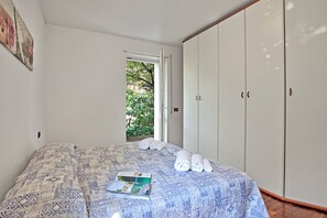 1 bedroom, iron/ironing board, Internet, bed sheets - Appartamento Gioale, Riva del Garda, Italy (Riva del Garda)