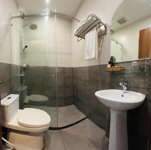 Superior Double Room, Balcony, Park View | Bathroom - Rose Hill Hotel Phu Quoc (Ganh dau)