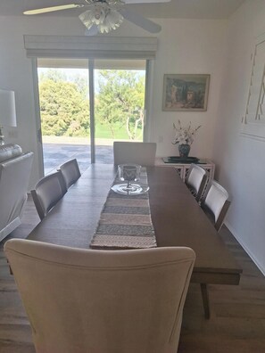 Dining - Spacious 3-bedroom home with an unattached Casita on the golf course. (Palm Desert)