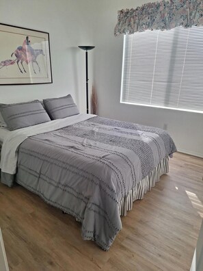 4 bedrooms, iron/ironing board, free WiFi, bed sheets - Spacious 3-bedroom home with an unattached Casita on the golf course. (Palm Desert)