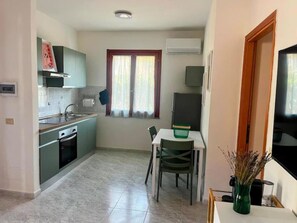 Fridge, oven - CASA MANIDU - TRILOCALE OLIVA (Capoliveri)