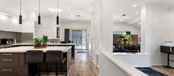 Vic Park Central - Modern Luxury Retreat