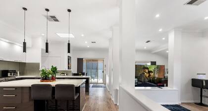 Vic Park Central - Modern Luxury Retreat