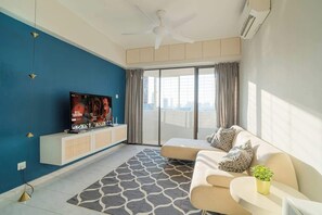 Living area - Spacious 3BR Retreat Near Gurney Drive (George Town)