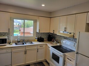 House, 5 Bedrooms, Fireplace | Interior - Doctor's Lounge - An Executive Home in Niagara (St. Catharines)