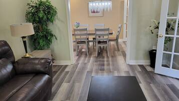 House, 5 Bedrooms, Fireplace | Interior