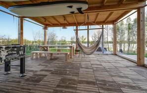Outdoor dining - Beautiful home in Ostrowite with lake view (Ostrowite)