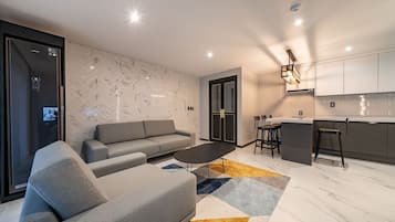 ファミリー ツインルーム ベッド (複数台) キッチン シティビュー | リビング エリア