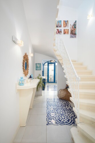 Stylish Classic Townhouse with Terrace