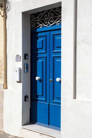 Exterior detail - Stylish Classic Townhouse with Terrace (St. Paul's Bay)