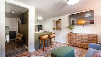 Deluxe Apartment | Living area