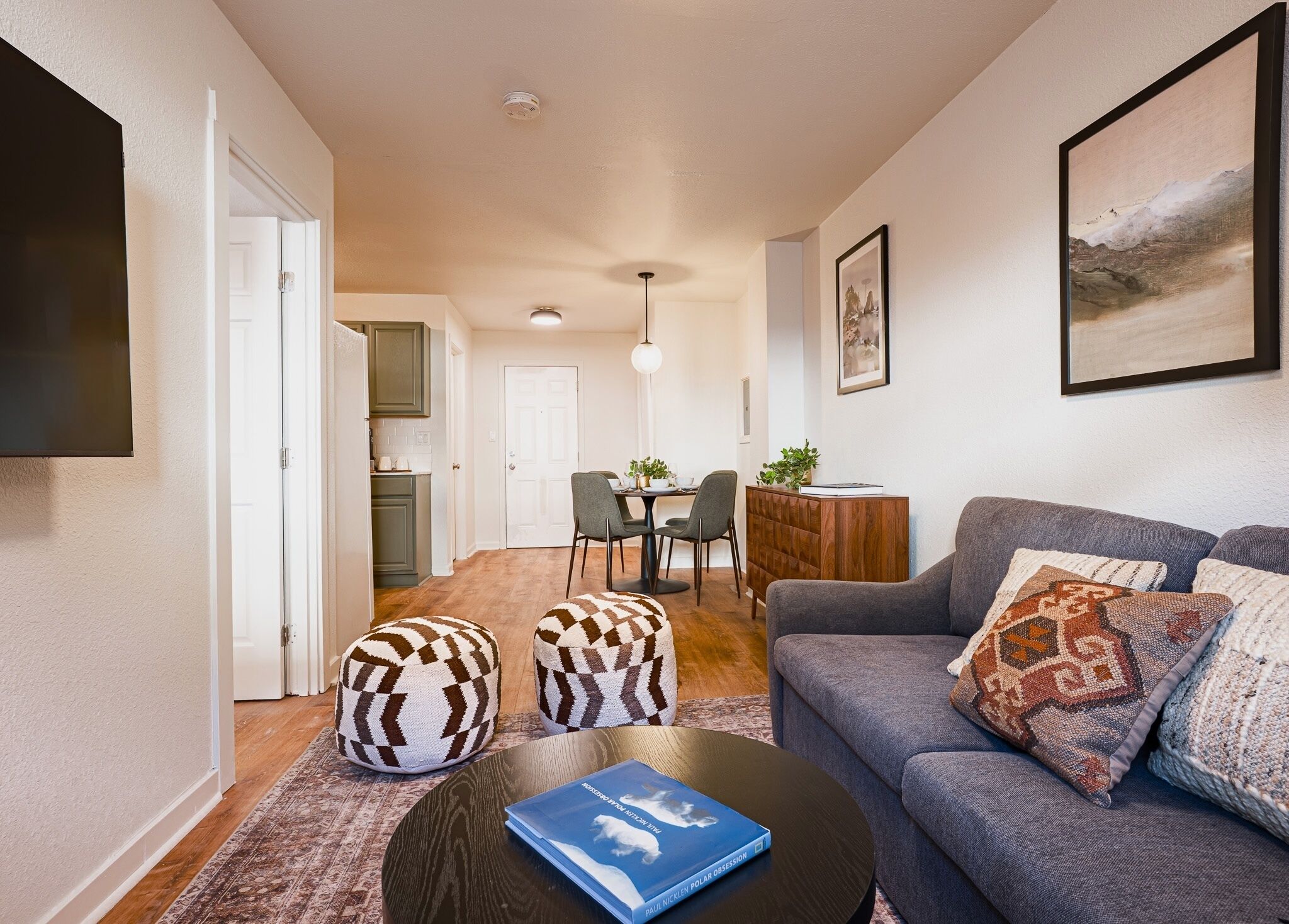 Departamento superior, vista a la montaña | Área de sala de estar