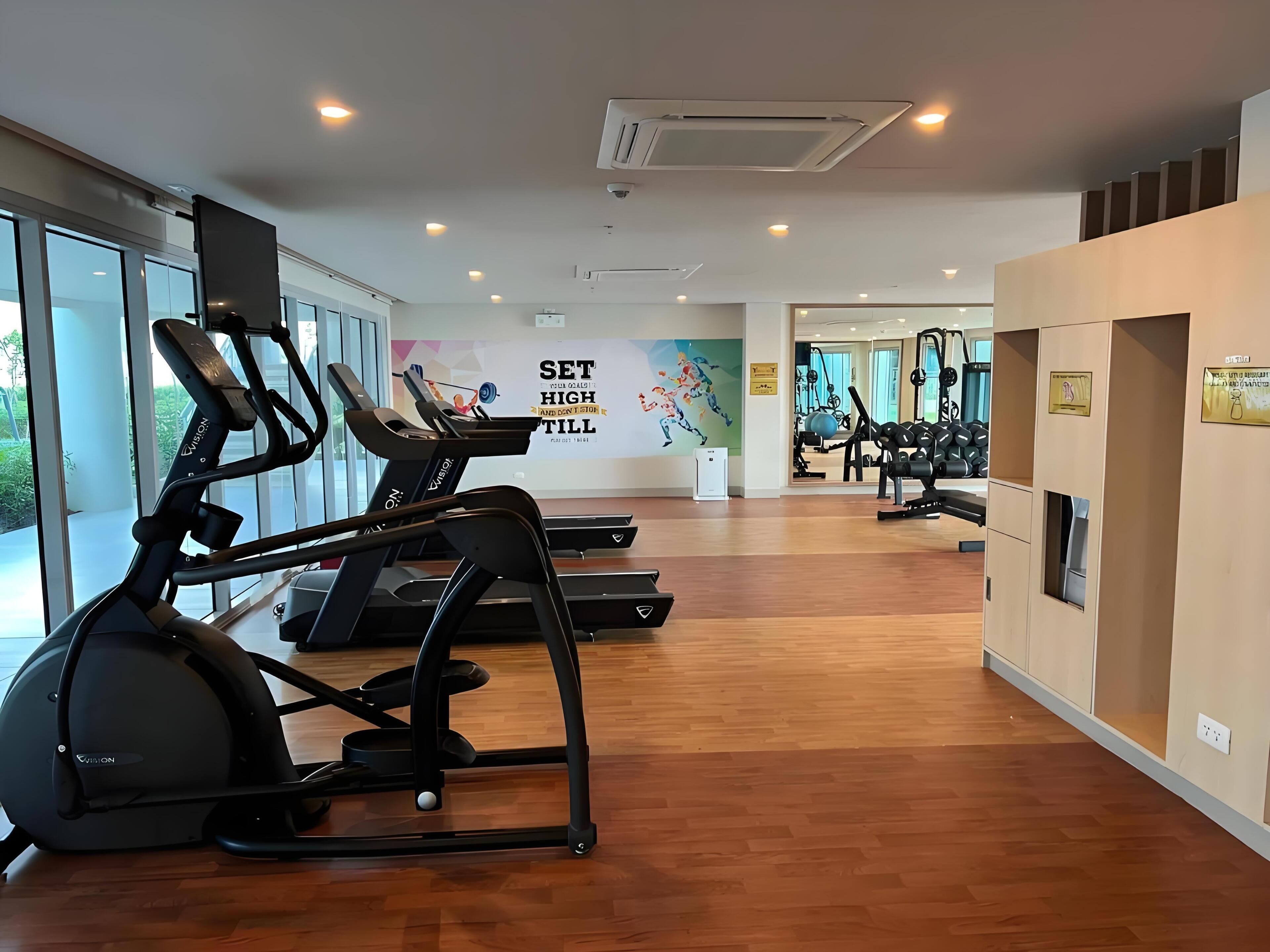 Suite familiar, 3 habitaciones, vista a la bahía | Sala de fitness