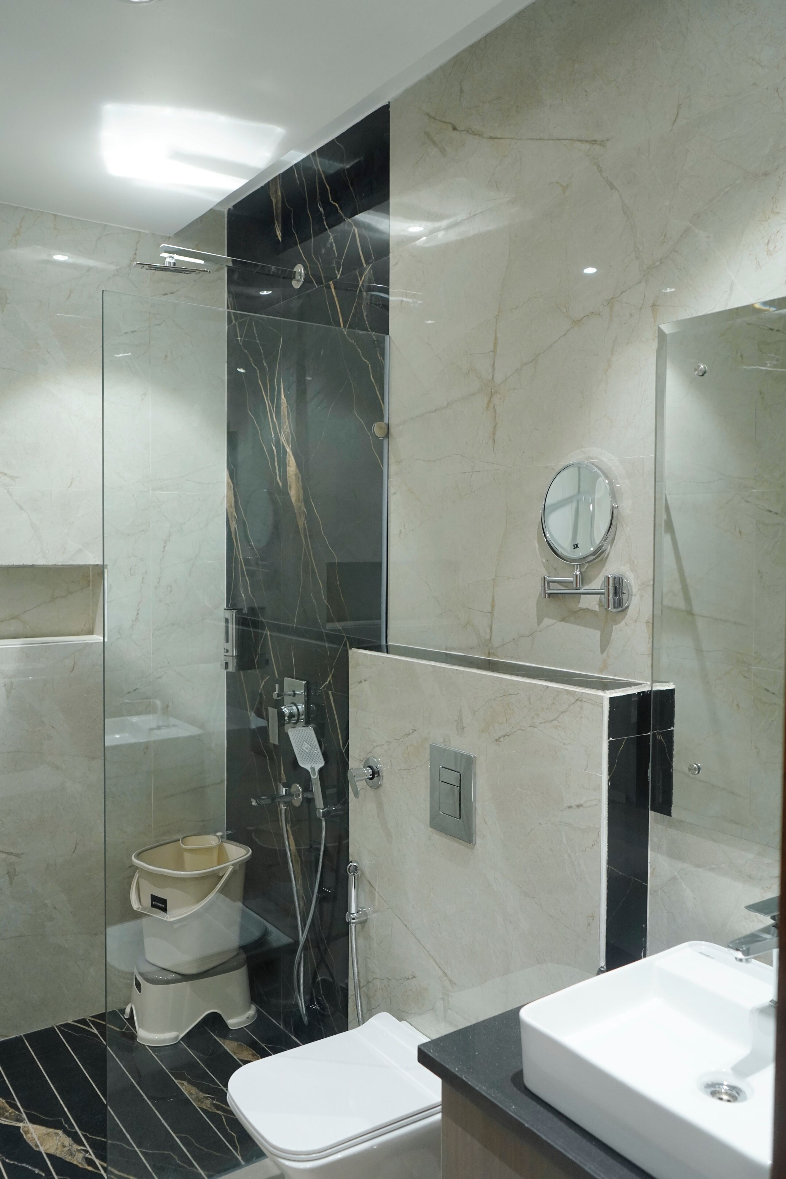 Quarto casal ou duplo luxo | Banheiro | Chuveiro, secador de cabelo, sabonete, shampoo