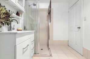 Bathroom - The Coastal Cottage (Port Lincoln)